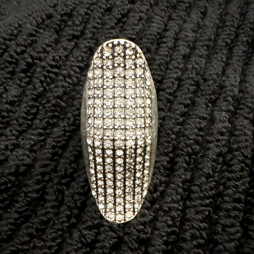 ✨Gunmetal Rhinestone ring✨